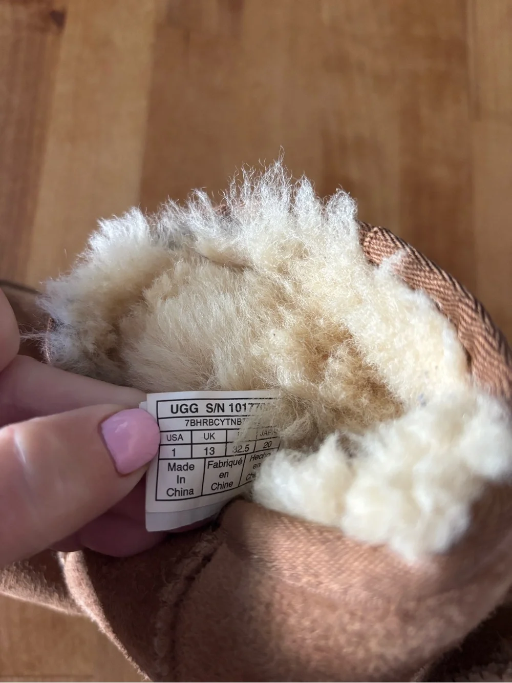 UGG Kids Short Faux-Shearling Boots - Chestnut - size 1